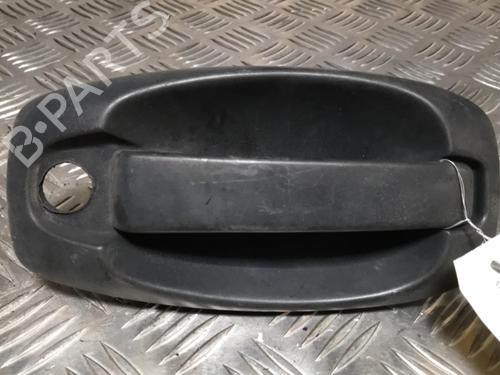 Używane Klamka zewnętrzna drzwi przednich lewych FIAT DOBLO Cargo (263_) 1.6 D Multijet (263WXD1B, 263WXR1B, 263WXX1B, 263ZXD1B,... (105 hp) 23714927
