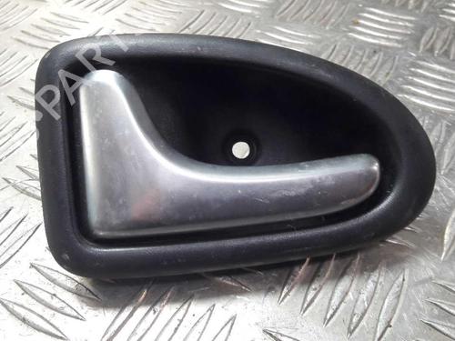 Maniglia interna anteriore sinistra RENAULT CLIO II (BB_, CB_) 1.2 16V (BB05, BB0W, BB11, BB27, BB2T, BB2U, BB2V, CB05,... (75 hp) 23656181