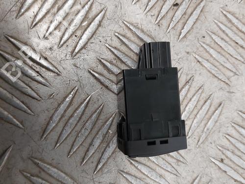 switch-nissan-qashqai-ii-j11-j11_-2013-33748146 main image