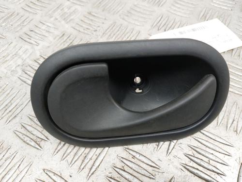 Venstre fortil invendig håndtag RENAULT CLIO III (BR0/1, CR0/1) 1.5 dCi (C/BR0G, C/BR1G) (68 hp) 23737368