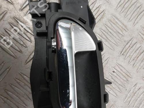 Used Front left interior door handle PEUGEOT 407 (6D_) 2.0 HDi 135 (6DRHRH, 6DRHRE, 6DRHRG, 6DRHRJ) (136 hp) 23744644