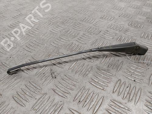 Used Front windshield wiper arm RENAULT 4 (112_) 1.1 (1128, S128) (34 hp) 30132613