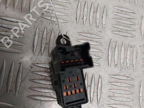 Used Right rear window switch Right rear window switch NISSAN NAVARA NP300 (D40) 2.5 dCi 4WD (171 hp) 23659235 23659235