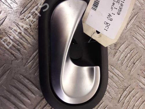 Used Front right interior door handle Front right interior door handle 23723467 23723467
