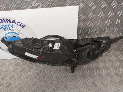 Used Right headlight Right headlight PEUGEOT 407 (6D_) 2.0 HDi 135 (6DRHRH, 6DRHRE, 6DRHRG, 6DRHRJ) (136 hp) 23659444 23659444