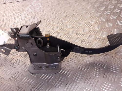 Used Break pedal HYUNDAI SANTA FÉ II (CM) 2.2 CRDi GLS 4x4 (150 hp) 23717509