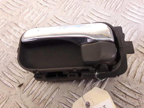Used Rear left interior door handle Rear left interior door handle NISSAN X-TRAIL I (T30) 2.2 Di 4x4 (114 hp) 23716405 23716405