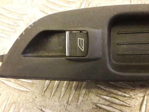 Used Right front window switch Right front window switch FORD FOCUS III 1.6 TDCi (115 hp) 23727777 23727777