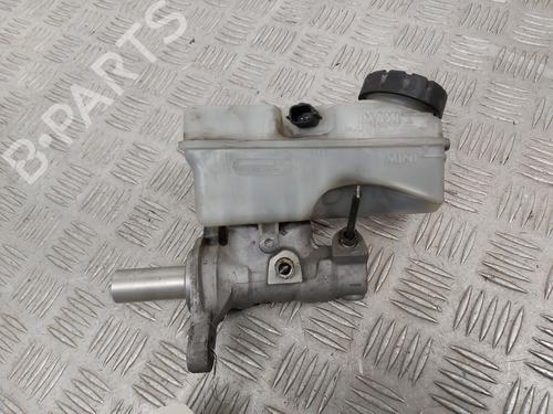 Used Brake master cylinder Brake master cylinder DACIA LODGY (JS_) 1.5 dCi (JSMC, JSAF) (107 hp) 24629281 24629281