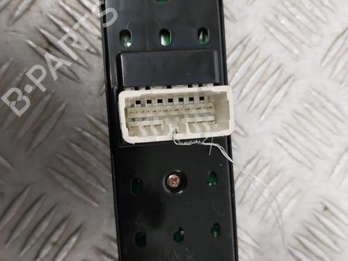 Used Left front window switch Left front window switch HYUNDAI TUCSON (JM) 2.0 CRDi All-wheel Drive (113 hp) 31625096 31625096