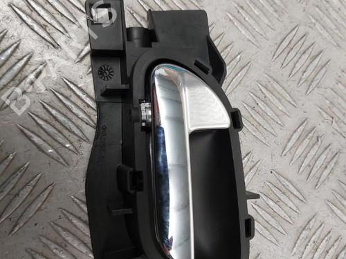 Used Front left interior door handle PEUGEOT 407 (6D_) 2.0 HDi 135 (6DRHRH, 6DRHRE, 6DRHRG, 6DRHRJ) (136 hp) 23738319