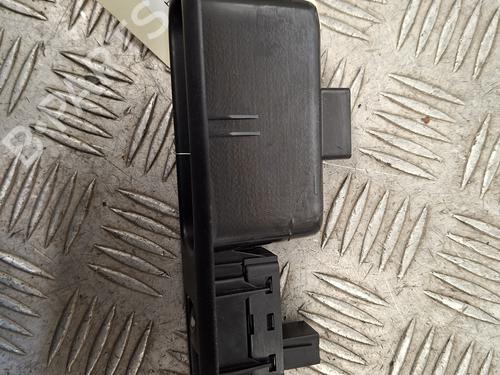 Used Right rear window switch Right rear window switch PEUGEOT 3008 I MPV (0U_) 1.6 BlueHDi 120 (120 hp) 37744322 37744322