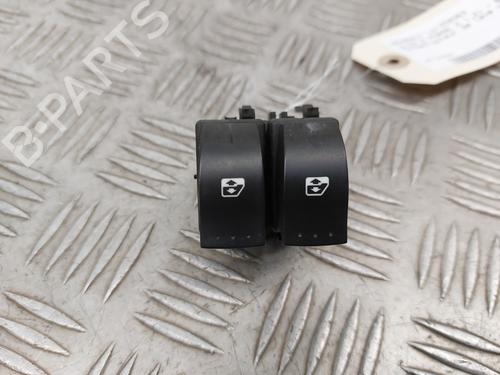 Used Left front window switch RENAULT CLIO II (BB_, CB_) 1.2 (BB0A, BB0F, BB10, BB1K, BB28, BB2D, BB2H, CB0A,... (58 hp) 28138753