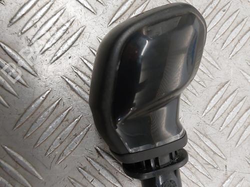 Used Shift knob Shift knob PEUGEOT 2008 I (CU_) 1.2 VTi (82 hp) 23748668 23748668
