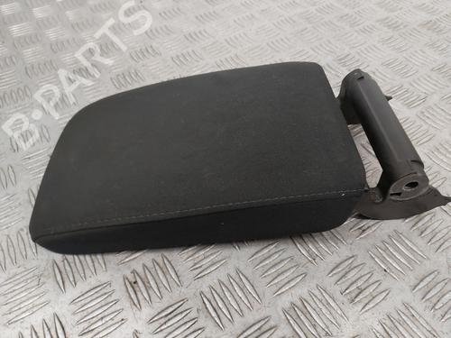 Used Armrest / Center console Armrest / Center console VW GOLF VI (5K1) 2.0 TDI (110 hp) 31625002 31625002