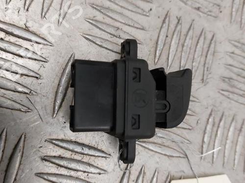 Right front window switch MAZDA 2 (DY) 1.2 (DY3W) | BP23737579I26 