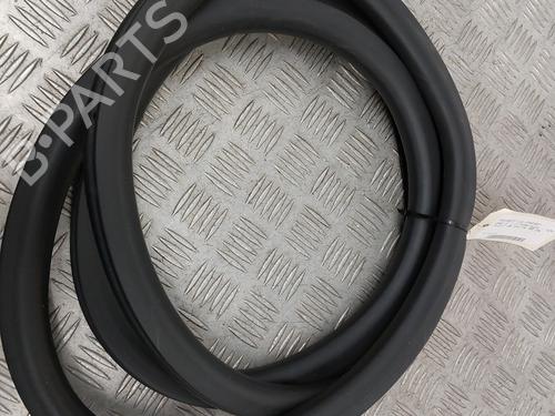 Used Rubber door seal PEUGEOT 208 II (UB_, UP_, UW_, UJ_) 1.2 PureTech 100 (101 hp) 23748006