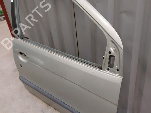 Used Right front door Right front door 23660147 23660147