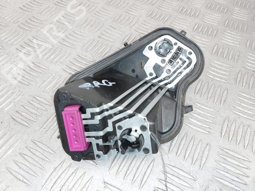 Used Lamp holder RENAULT MEGANE III Grandtour (KZ0/1) 1.5 dCi (KZ09, KZ0D, KZ1G, KZ29, KZ14, KZ1W, KZ10, KZ1F,... (110 hp) 29336378