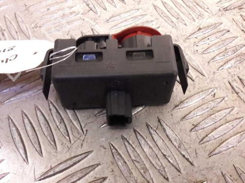 warning-switch-renault-clio-iii-br01-cr01-2005-2006-2007-2008-2009-2010-2011-2012-2013-2014-24852388 main image