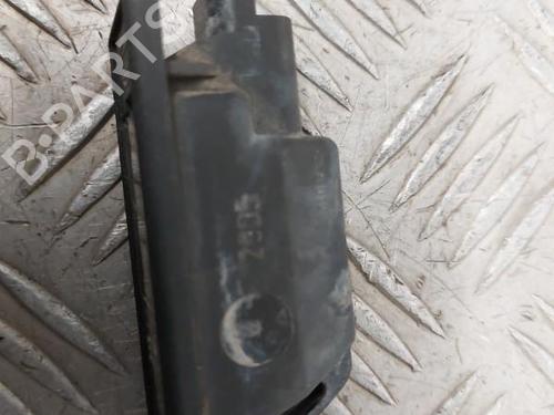 licence-plate-light-peugeot-1007-km_-2005-23659263 main image