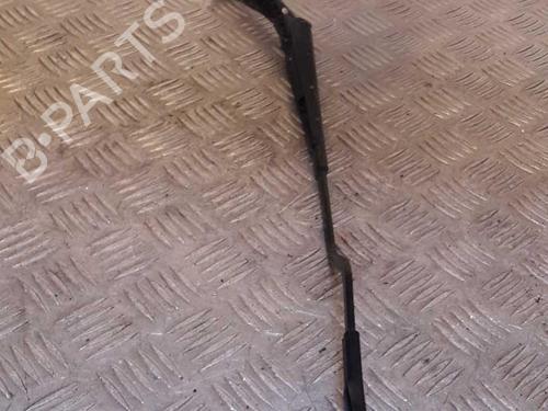 Used Front windshield wiper arm FIAT GRANDE PUNTO (199_) 1.3 D Multijet (75 hp) 23726375