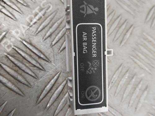 Used Electronic module RENAULT MEGANE IV Hatchback (B9A/M/N_) 1.6 dCi 130 (B9A4) (130 hp) 31092507