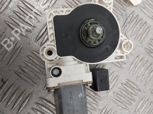 Used Right rear window motor Right rear window motor MERCEDES-BENZ E-CLASS (W211) E 500 (211.070) (306 hp) 32135271 32135271