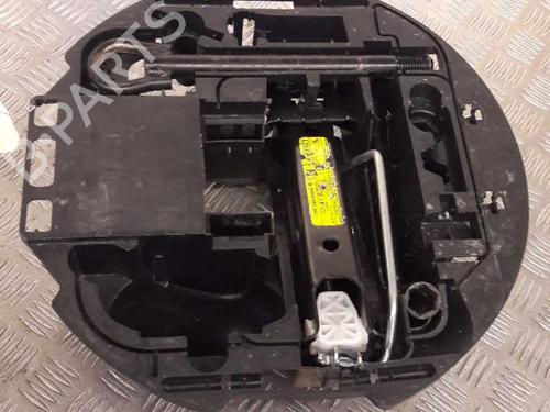 Used Jack Kit RENAULT CLIO III (BR0/1, CR0/1) 1.5 dCi (C/BR0G, C/BR1G) (68 hp) 23656361