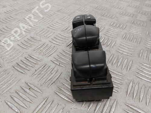 Used Left front window switch Left front window switch NISSAN JUKE (F15) 1.6 (117 hp) 28622693 28622693