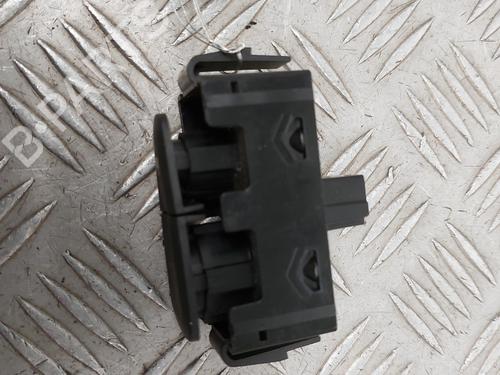 Used Warning switch Warning switch RENAULT MEGANE III Grandtour (KZ0/1) 1.5 dCi (KZ09, KZ0D, KZ1G, KZ29, KZ14, KZ1W, KZ10, KZ1F,... (110 hp) 29336388 29336388