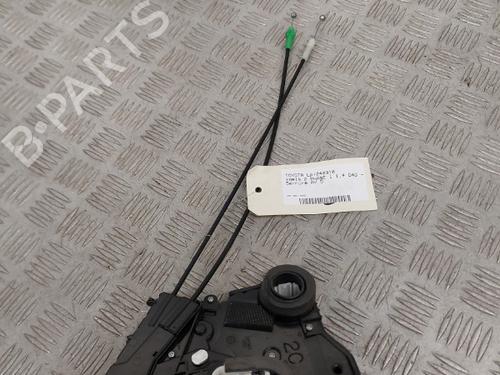 Højre fortil lås TOYOTA YARIS (_P9_) 1.4 D-4D (NLP90_, NLP90R) (90 hp) 23746596