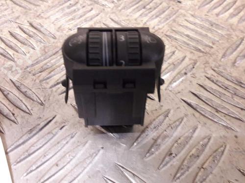 Headlight switch VW GOLF V (1K1) 1.9 TDI | BP24852085I24 - Image 3