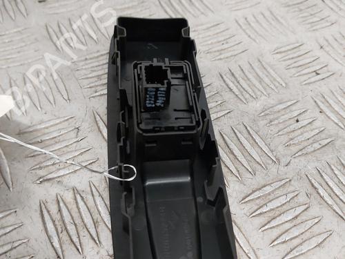 Used Right front window switch Right front window switch RENAULT MEGANE IV Hatchback (B9A/M/N_) 1.6 dCi 130 (B9A4) (130 hp) 31074982 31074982