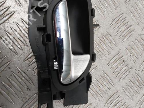 Used Front right interior door handle PEUGEOT 407 (6D_) 2.0 HDi 135 (6DRHRH, 6DRHRE, 6DRHRG, 6DRHRJ) (136 hp) 23738362
