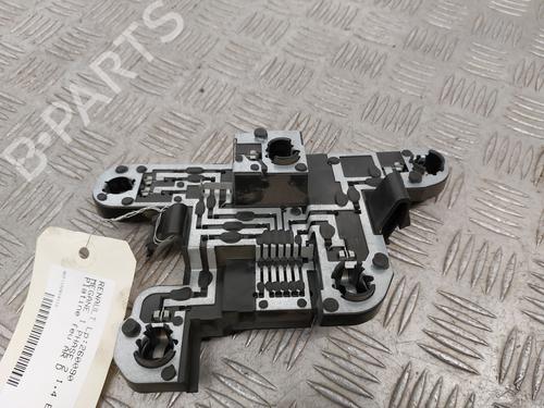 Used Lamp holder Lamp holder RENAULT MEGANE I Classic (LA0/1_) 1.4 16V (LA0D, LA1H, lA0W, LA10) (95 hp) 33050377 33050377