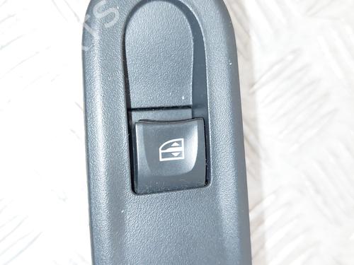 Used Right rear window switch Right rear window switch DACIA DUSTER (HS_) 1.5 dCi 4x4 (109 hp) 26453852 26453852
