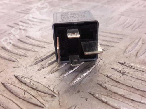 Used Electronic module Electronic module SEAT IBIZA IV ST (6J8, 6P8) 1.6 TDI (90 hp) 24853658 24853658