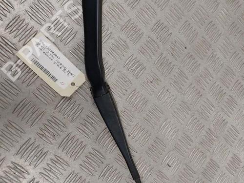 Used Front windshield wiper arm BMW 3 Touring (E91) 320 d (184 hp) 23744742