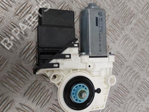 Rudehejsemotor bagstkærm højre VW TOURAN (1T1, 1T2) 1.9 TDI (105 hp) 23659927