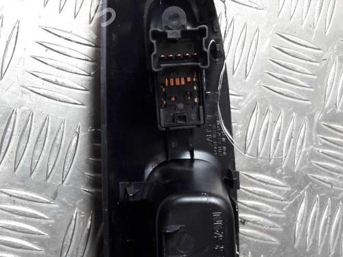 Used Left rear window switch Left rear window switch NISSAN JUKE (F15) 1.2 DIG-T (115 hp) 23716481 23716481