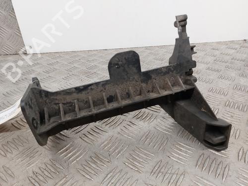 Rear bumper bracket RENAULT MEGANE IV Hatchback (B9A/M/N_) 1.6 dCi 130 (B9A4) | BP31074979C159