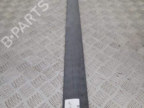 Używane Listwa drzwi RENAULT CLIO II (BB_, CB_) 1.2 (BB0A, BB0F, BB10, BB1K, BB28, BB2D, BB2H, CB0A,... (58 hp) 30803848