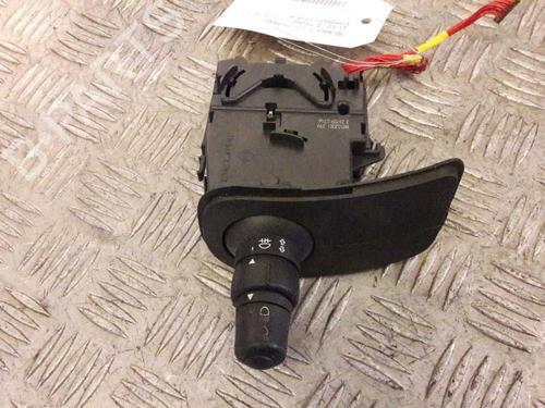 Used Switch Switch RENAULT CLIO III (BR0/1, CR0/1) 1.5 dCi (C/BR0G, C/BR1G) (68 hp) 23657561 23657561