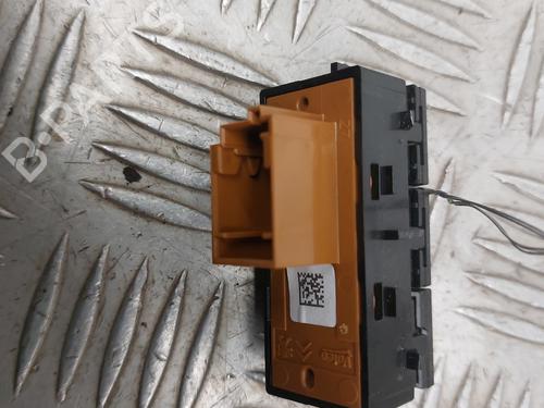 Switch PEUGEOT 208 I (CA_, CC_) 1.2 VTI 82 | BP29944218I30