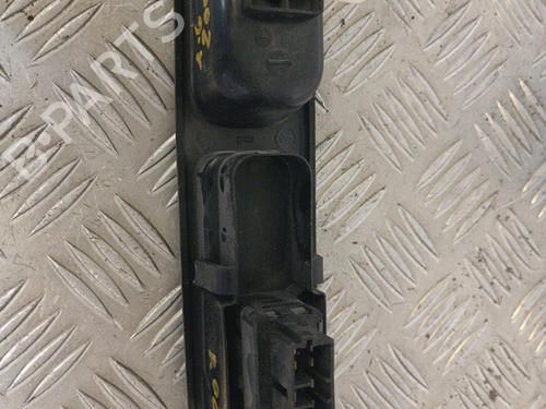 Used Right front window switch PEUGEOT 307 (3A/C) 1.6 16V (109 hp) 23657243
