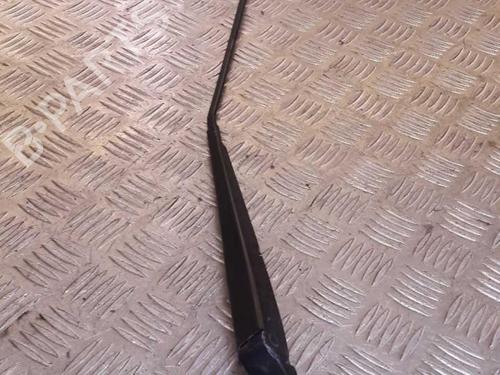 Used Front windshield wiper arm VW POLO (9N_, 9A_) 1.2 12V (64 hp) 23717542