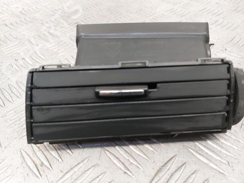 Grille d'aération CITROËN C5 III (RD_) 1.6 HDi 110 (RD9HL0, RD9HR8, RD9HRA) (112 hp) 23745365