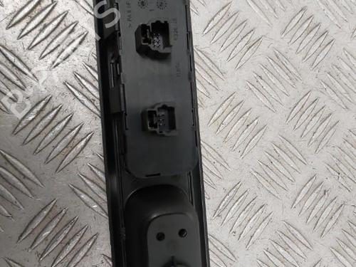 Used Left front window switch Left front window switch PEUGEOT 407 (6D_) 2.0 HDi 135 (6DRHRH, 6DRHRE, 6DRHRG, 6DRHRJ) (136 hp) 23736576 23736576