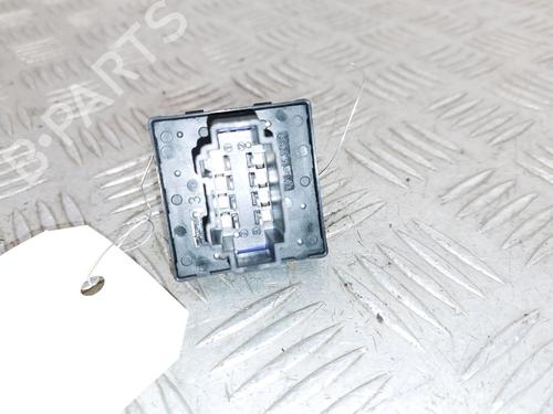 Used Left front window switch Left front window switch VW UP! (121, 122, BL1, BL2, BL3, 123) 1.0 (60 hp) 31817715 31817715